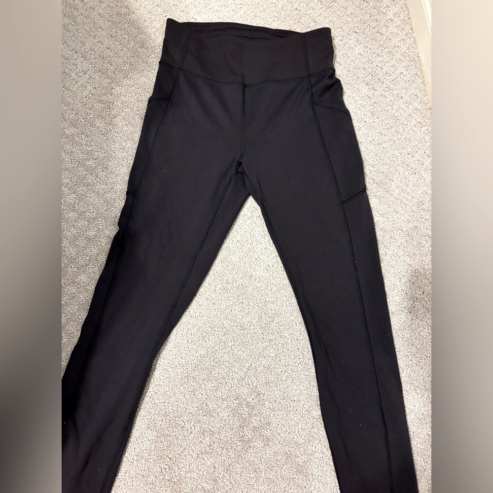 Size 8 lululemon leggings. I didn’t wear them because I don’t like pockets.